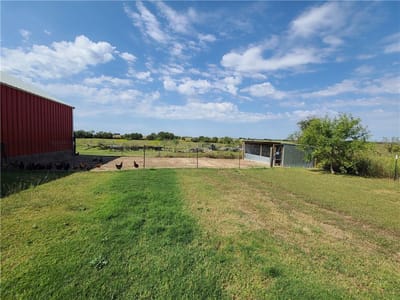 Living area at 609 County Road 420 - Taylor, TX