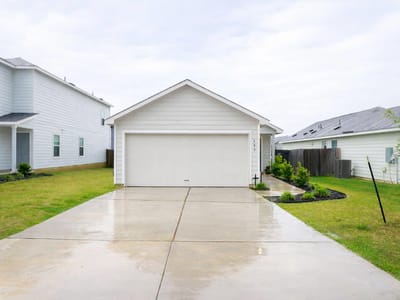 Living area at 609 Marty Allen Loop - 3 bed 2 bath home