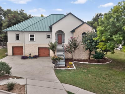 Property photo 2 at 609 S Lake Creek Dr - 3 bed 2 bath home