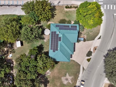 Property photo 3 at 609 S Lake Creek Dr - 3 bed 2 bath home