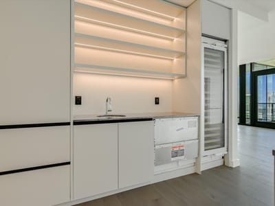 Living area at 610 Davis St Unit #4903 - 5 bed 5 bath home