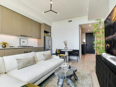 Primary bedroom at 610 Davis ST Unit #3307 - 1 bed 1 bath home