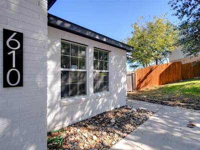 Living area at 610 Duke Bnd - 3 bed 2 bath home