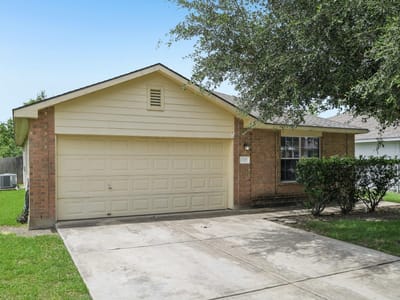Living area at 610 Lavaca LOOP - 4 bed 2 bath home