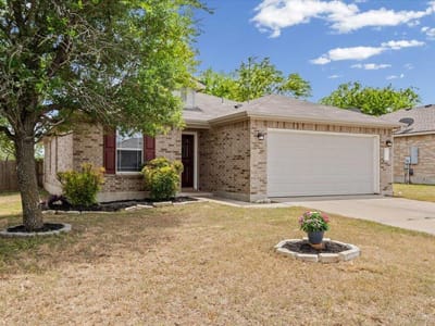 Living area at 610 Sherry DR - 3 bed 2 bath home