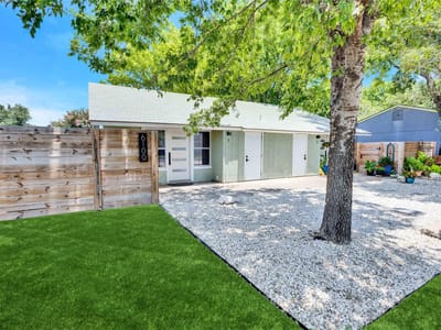 Living area at 6100 Calmar CV - Johnston Terrace Sec 07, Austin, TX