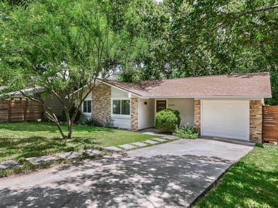 Living area at 6101 Idlewood Cv - 3 bed 1 bath home