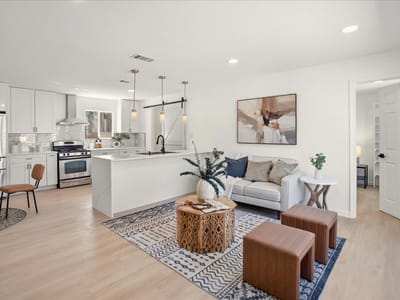 Living area at 6107 Idlewood Cv - 4 bed 2 bath home