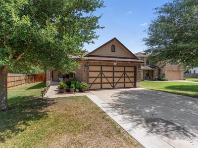 Living area at 611 Big Bend Trl - 3 bed 2 bath home