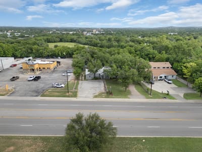 Primary bedroom at 611 Central Texas Expy - Lampasas, TX