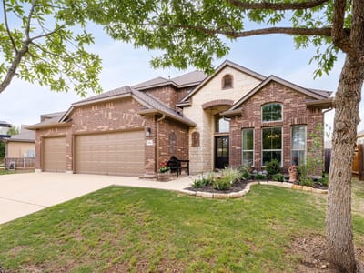 Living area at 611 Irvin DR - 4 bed 3 bath home