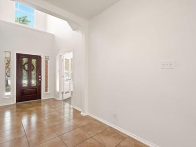 Living area at 611 Secretariat DR - 6 bed 3 bath home