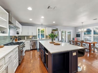 Living area at 611 W Johanna ST - 3 bed 2 bath home
