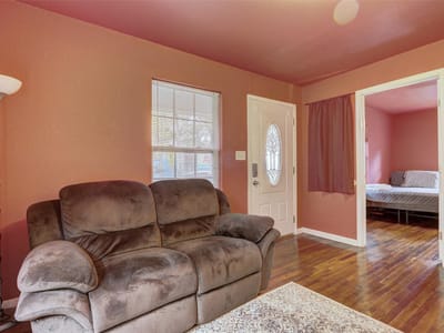 Property photo 3 at 611 W Live Oak ST - 2 bed 2 bath home
