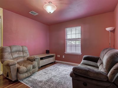 Property photo 4 at 611 W Live Oak ST - 2 bed 2 bath home