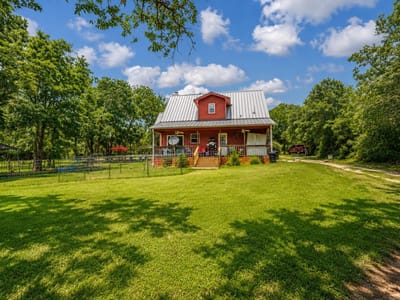 Property photo 3 at 611 Wilson RD - 3 bed 2 bath home