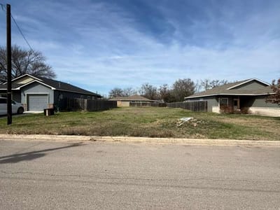 Living area at 612 Briggs St - No, Lampasas, TX