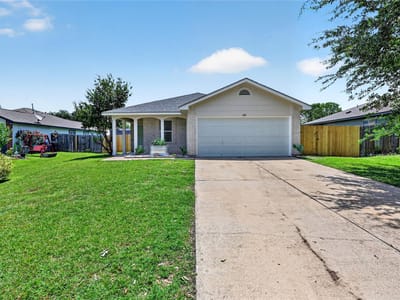 Living area at 612 Losoya CT - 3 bed 2 bath home
