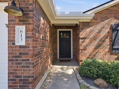 Property photo 2 at 613 Glen Valley LN - 3 bed 2 bath home