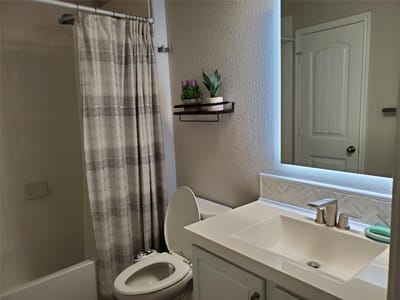 Bathroom at 613 Noatak TRL - 4 bed 2 bath home