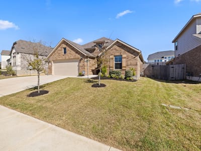 Living area at 613 Sugar Cane RD - 4 bed 3 bath home