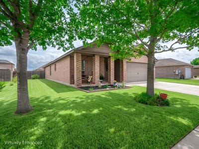 Living area at 614 Lantana Ave - 3 bed 2 bath home