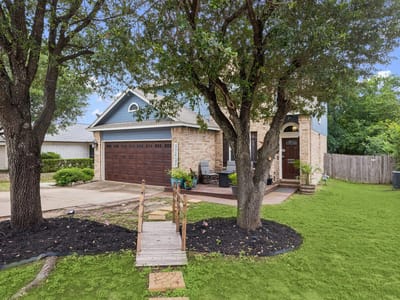 Living area at 614 Paso Fino TRL - 4 bed 2 bath home