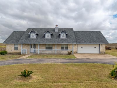 Living area at 615 County Road 357 - 3 bed 2 bath home