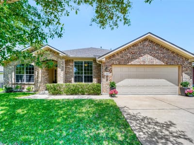 Living area at 616 Portchester Castle PATH - 4 bed 2 bath home