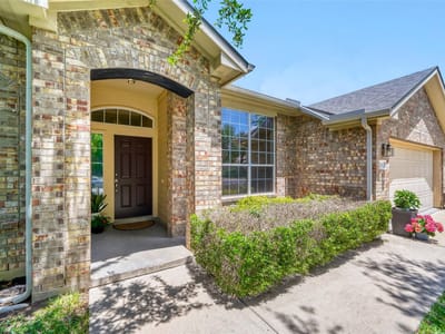 Kitchen at 616 Portchester Castle PATH - 4 bed 2 bath home