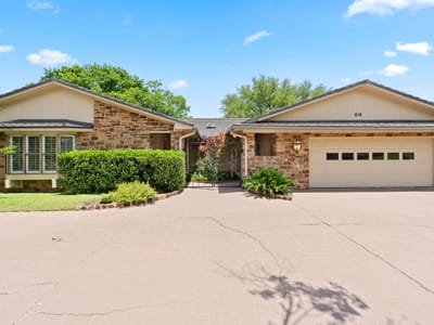 Living area at 618 Hi Stirrup - 3 bed 3 bath home