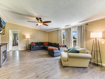 Living area at 620 E Fm 243 - 4 bed 3 bath home