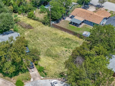 Property photo 5 at 6200 Stiles CV - Johnston Terrace Sec 02, Austin, TX