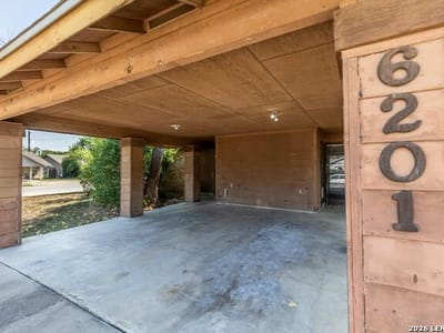 Property photo 4 at 6201 Berkett CV - Village Sec 07, Austin, TX