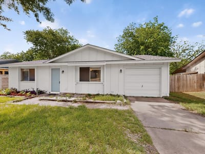Primary bedroom at 6204 Shadow BND - 3 bed 1 bath home