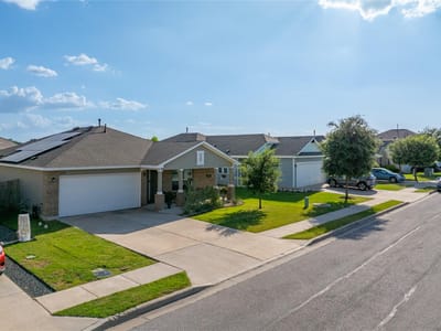 Property photo 3 at 6205 Arbor Crest LN - 3 bed 2 bath home