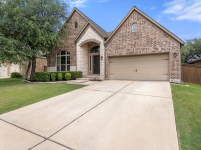 Living area at 621 Judge Fisk DR - 4 bed 3 bath home