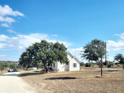 Property photo 2 at 621 Stanton Road - 3 bed 3 bath home