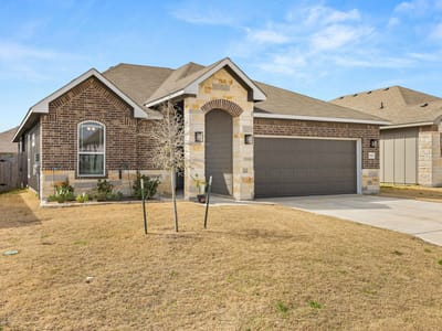 Living area at 623 Winscott Ave - 4 bed 3 bath home
