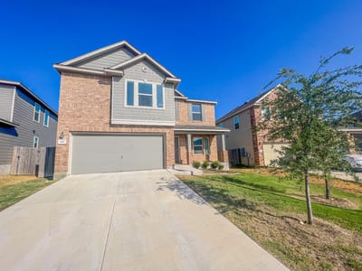 Property photo 2 at 625 Bailey Park DR - 5 bed 2 bath home