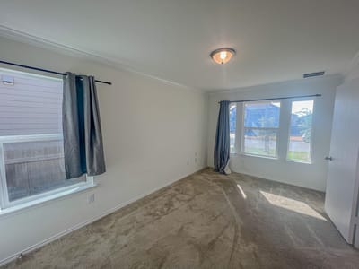Property photo 5 at 625 Bailey Park DR - 5 bed 2 bath home