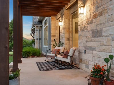 Property photo 4 at 625b Las Colinas Dr - 4 bed 3 bath home