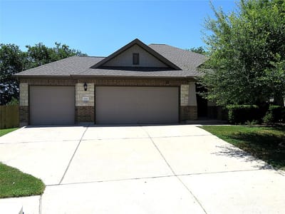 Living area at 629 Boone Valley DR - 3 bed 2 bath home