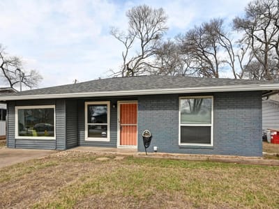 Living area at 6302 Thurgood Ave - 3 bed 1 bath home