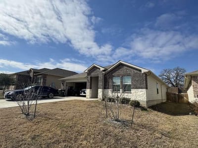 Living area at 6320 Diamondleaf Bnd - 4 bed 2 bath home