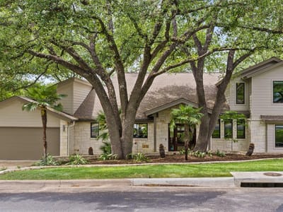 Living area at 6320 Sprucewood DR - 6 bed 3 bath home
