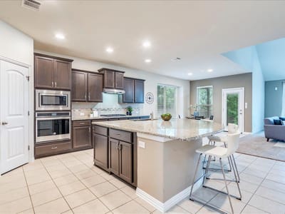 Property photo 5 at 634 Blossom Valley STRM - 4 bed 2 bath home