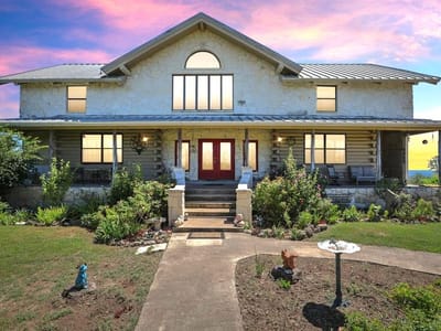 Living area at 6401  Muleshoe Bend Trl - 3 bed 3 bath home