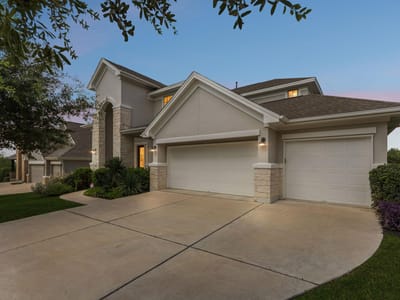 Living area at 642 Jacksdaw DR - 4 bed 3 bath home
