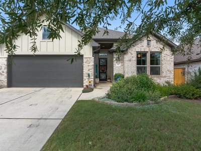 Living area at 653 Coyote Creek WAY - 3 bed 2 bath home